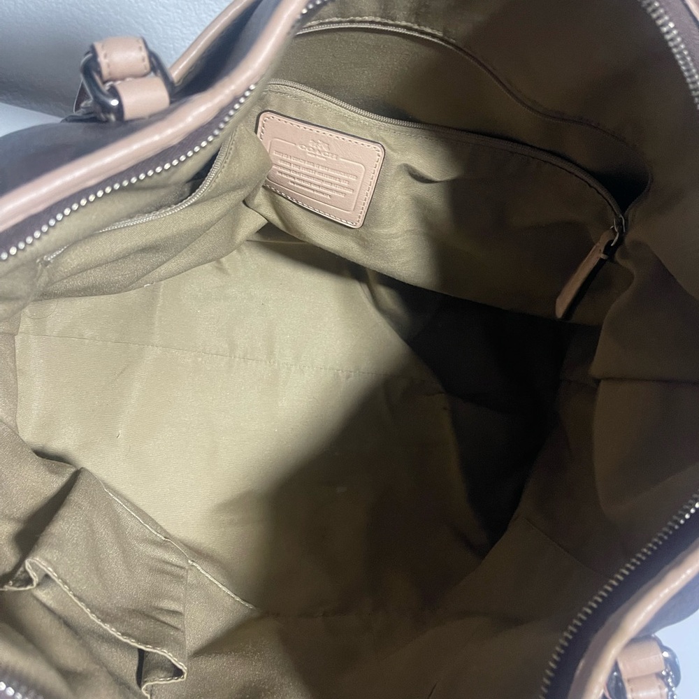💼Coach Peyton Signature Pocket Tote Brown Canvas Tan Leather Trim
🌵 Description - Picture 9 of 15